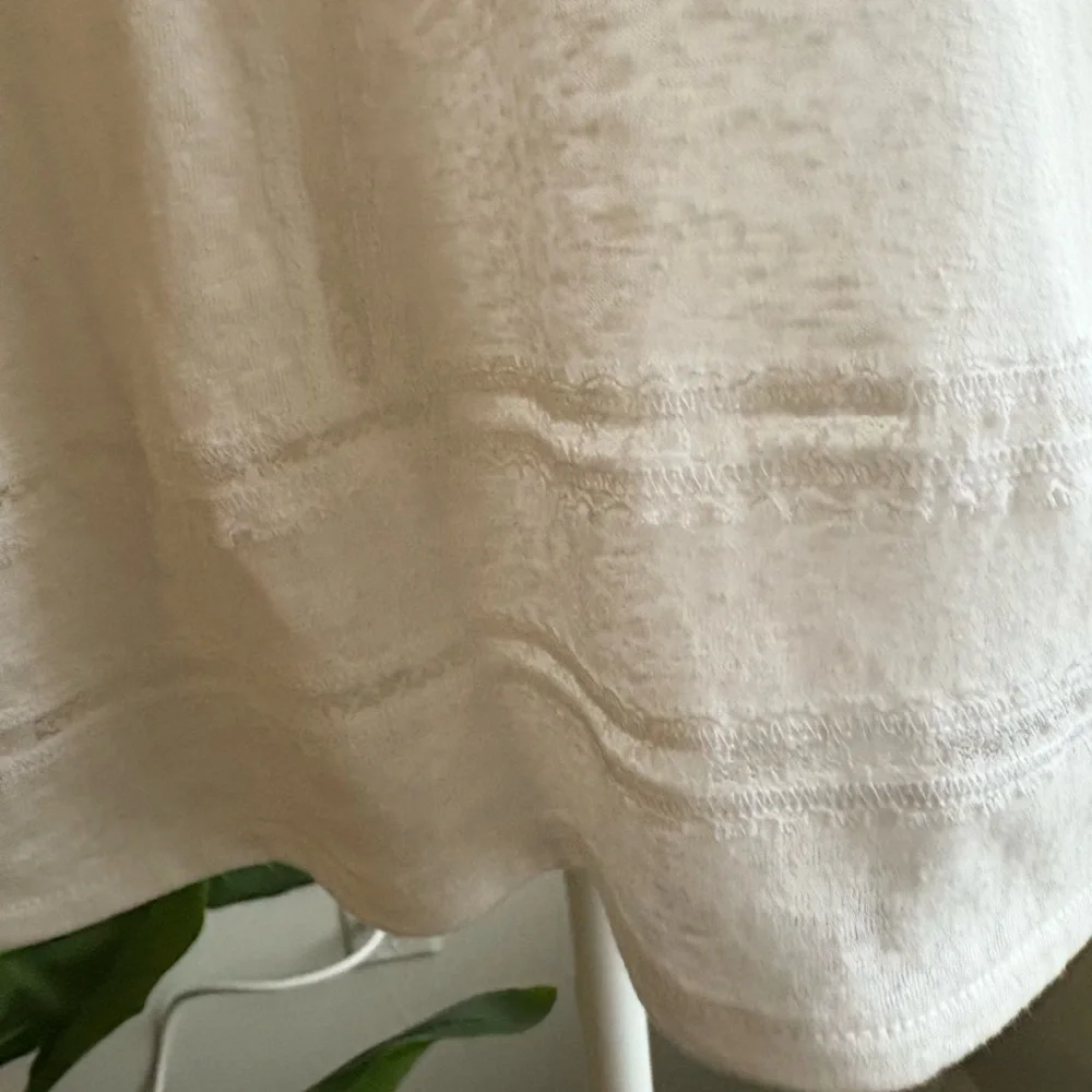 Victoria's Secret White Camisole Top. SIZE M - Picture 4 of 6